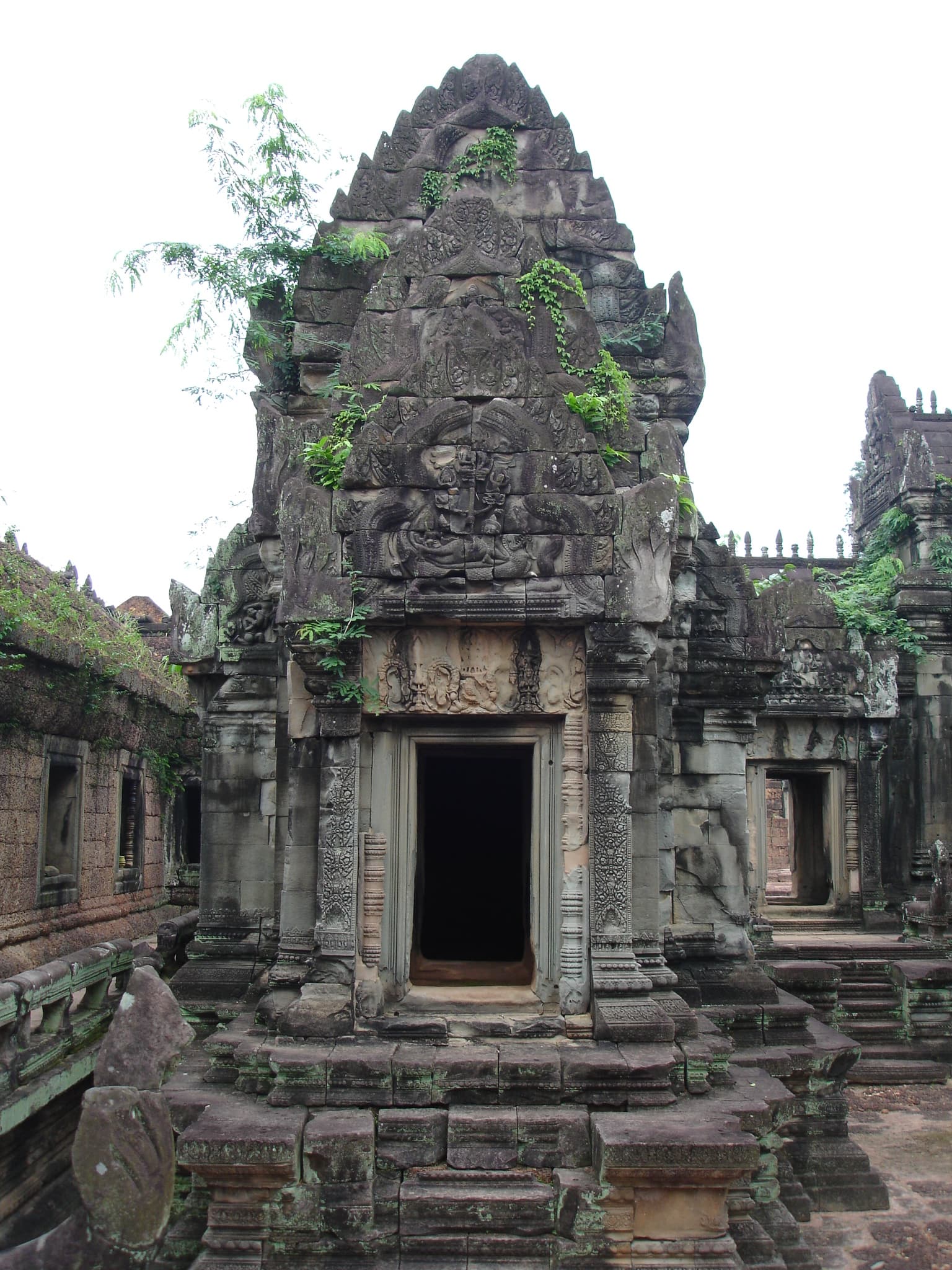 Temple towers and courtyard at Banteay Samre in Angkor, Cambodia.