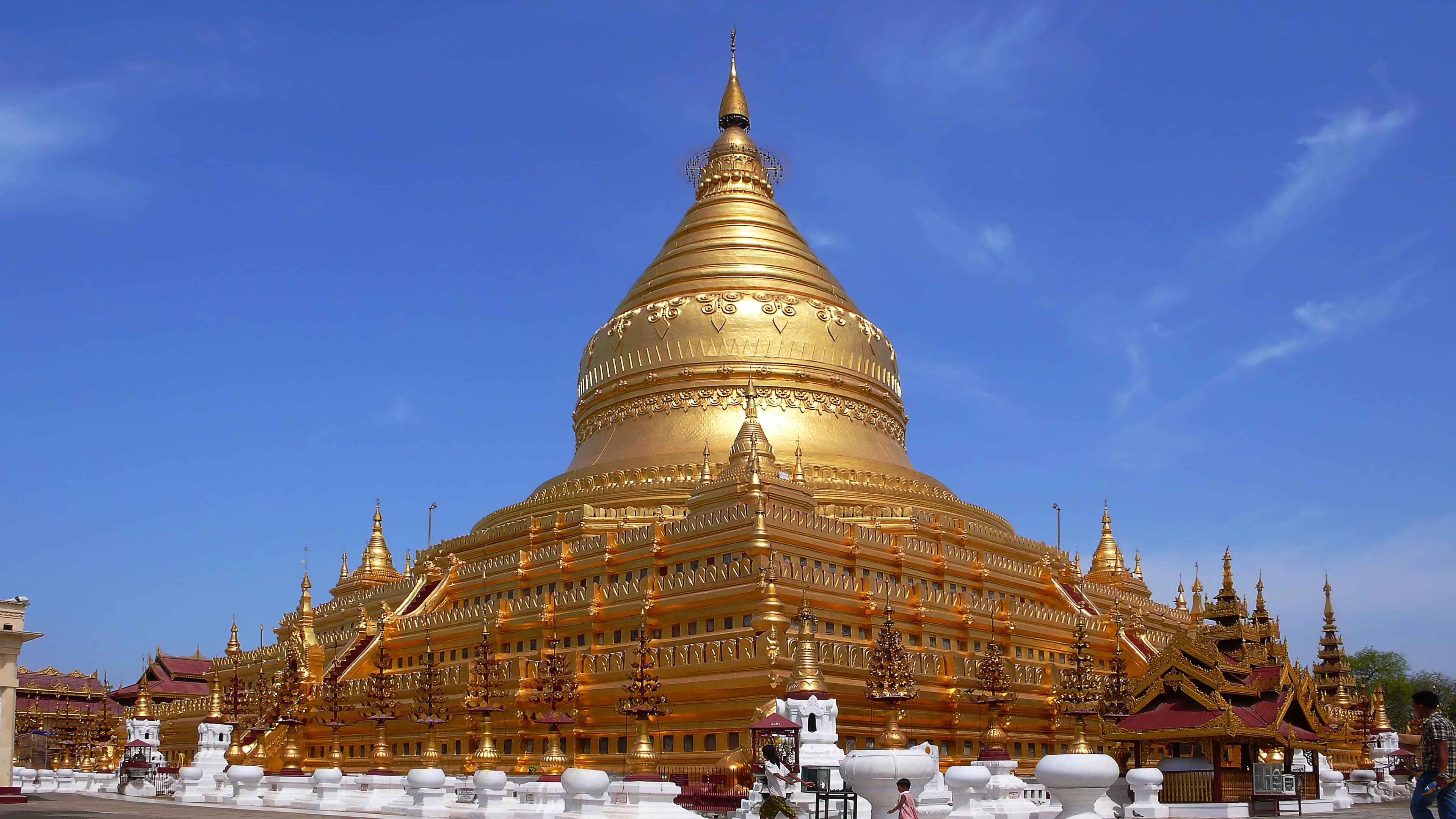Shwezigon Pagoda, Bagan, Myanmar.